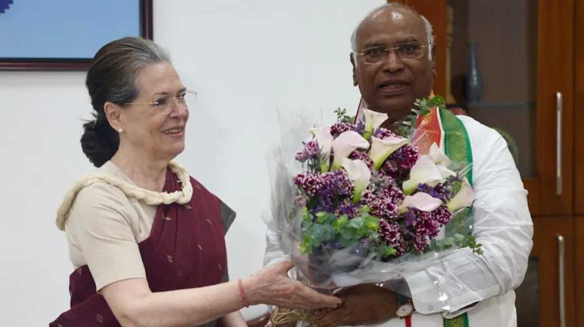 सोनिया ने खड़गे को कांग्रेस अध्यक्ष चुने जाने पर दी बधाई